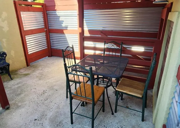 Two Bedroom Few Blocks From The Beach And Tropicana Casino