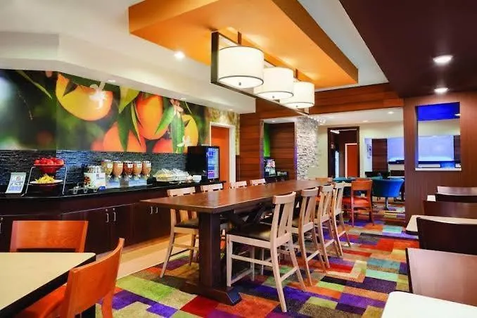 Fairfield Inn&Suites Lansing West