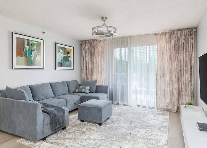 Spacious 3 Bedroom Condo In Aventura