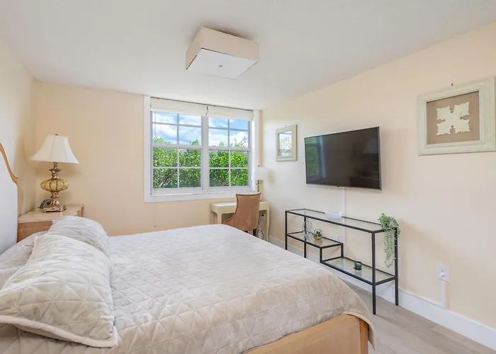 Spacious 3 Bedroom Condo In Aventura