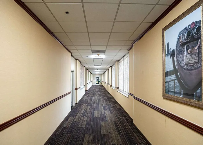 Clarion Hotel Detroit Metro Airport