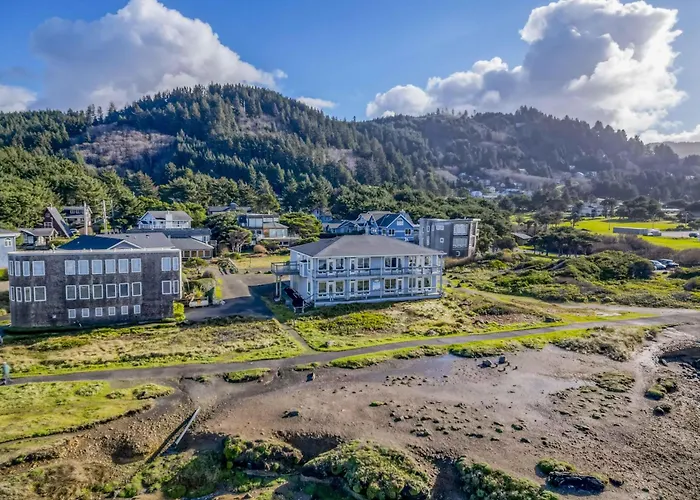 Arbor House North