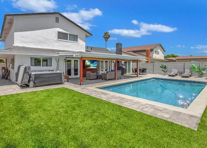 Huntington Beach, Ac, Pool, Hot Tub, Detached Office, Close To Beach, Outside Entertaining Area