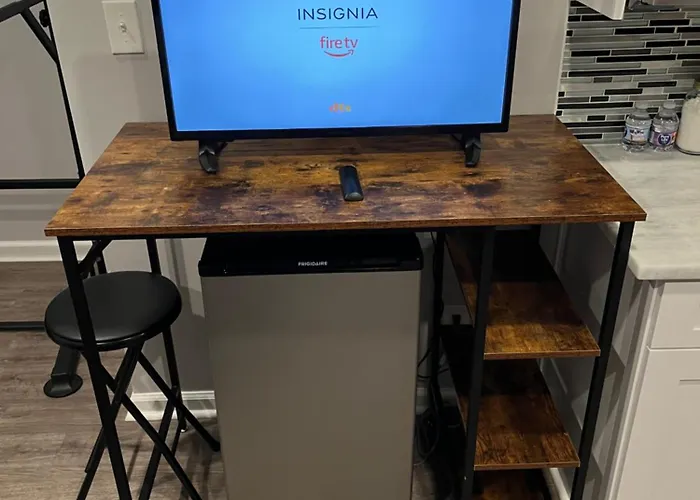 Private English Basement Studio Free Parking Steps To Metro