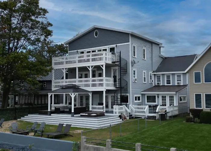 The Historic Oneida Lake House - Condo 2
