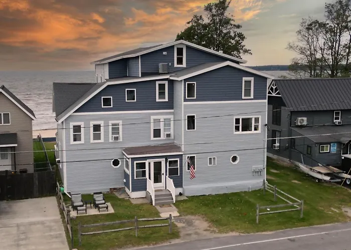 " The Penthouse" Historic Oneida Lakefront Condo 5