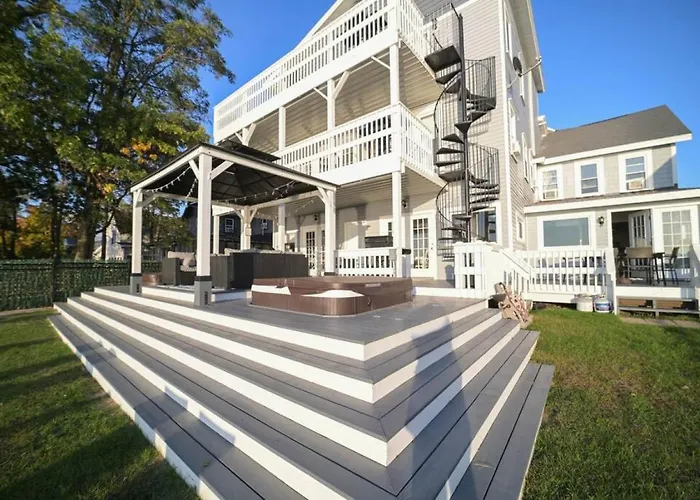 Condo 3 Historic Oneida Lakefront Sandcastle Way
