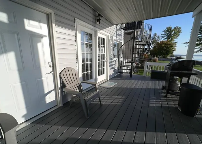 Condo 3 Historic Oneida Lakefront Sandcastle Way