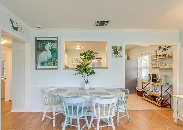 Lovely St Pete Beach Cottage, Walk To Beach & Town