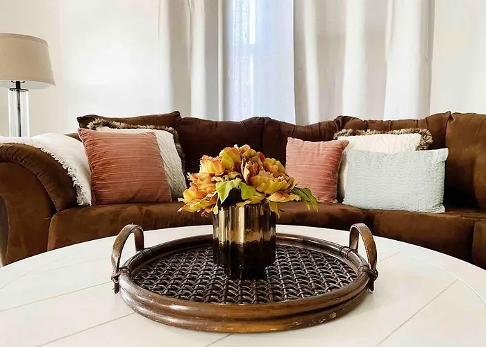The Chic Shack / Centrally Located 2Br/1Ba Home