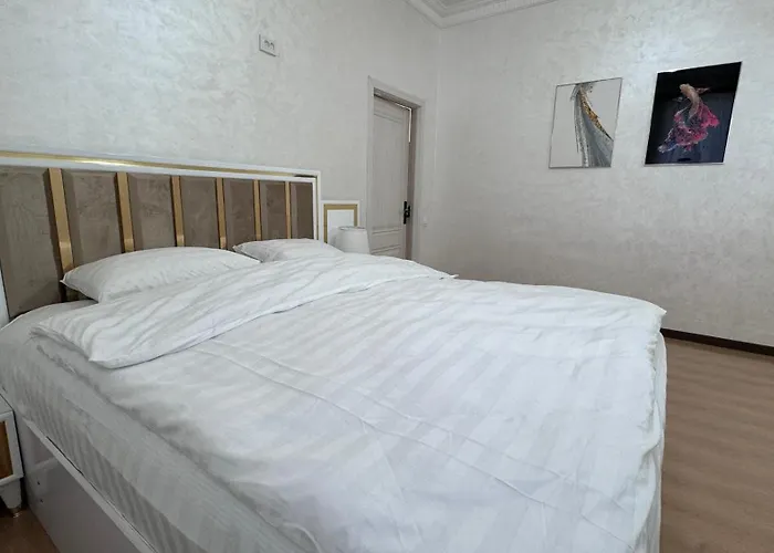 Parvoz Hotel
