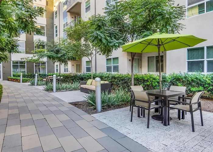 San Diego Stay, Pool, Gym, Near Zoo, Petco Park & Seaworld