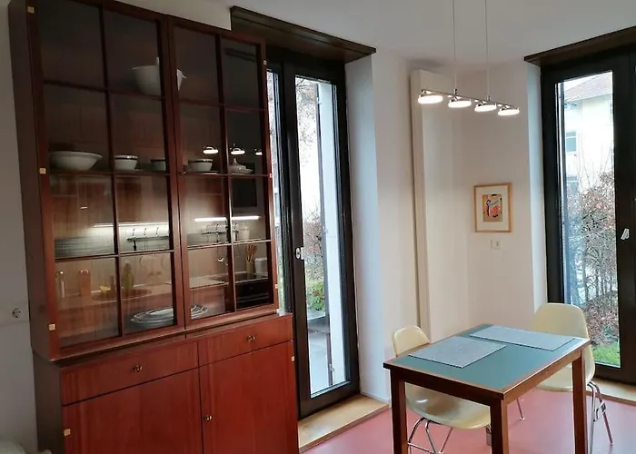 exklusive Wohnung in Architekten Villa, nähe Theater