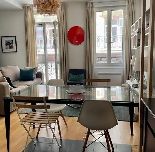 Appartement A Cote De La Plage Avec Balcon Filant