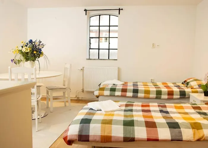 Historical Malt Factory Apartment, 6 Bedrooms, Sleeps 16 , Hot Tub