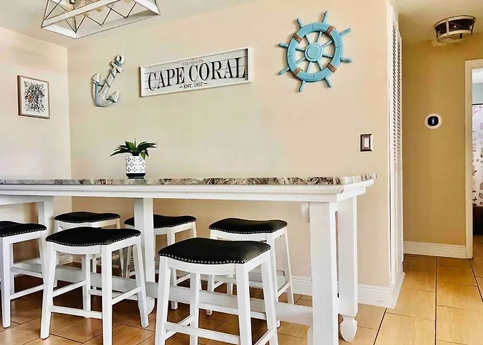 Cozy 2 Bedrooms Home By The Water
