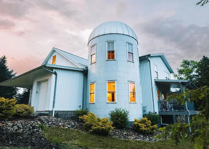 Farmhouse Suites By Amish Country Lodging