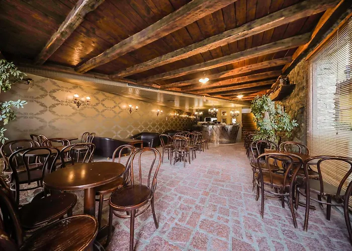 Hotel Carshia E Jupave
