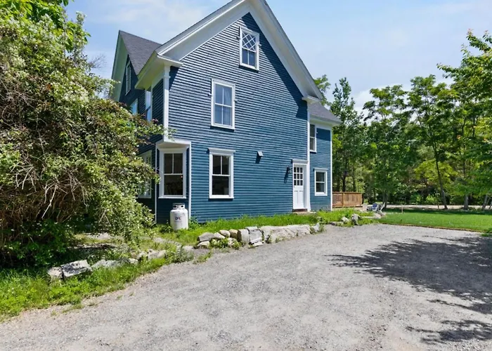 The Blueberry House - Spacious, Family & Pet-Friendly Retreat Near Sebago Lake