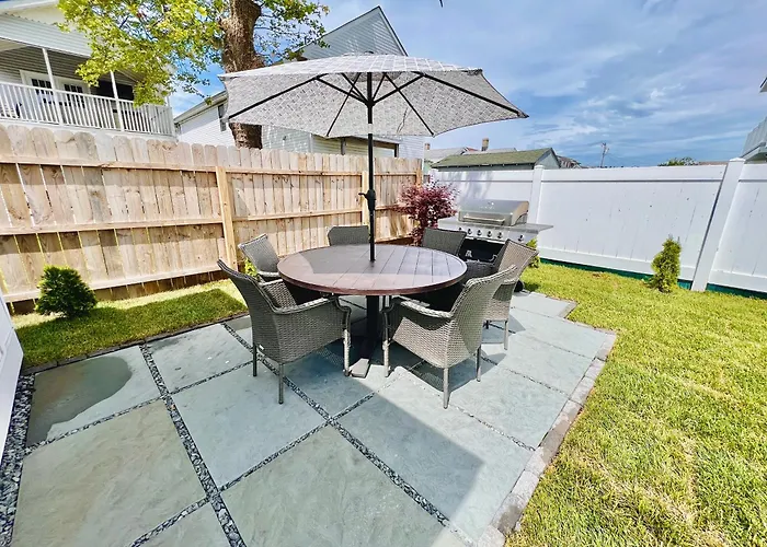 Unique Wildwood 3 Bedroom 1,5 Ba Entire House In The Heart Of Wildwood!