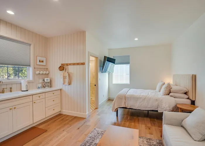 Modern Studio In Bend ~ 3 Mi To Sunriver Resort!