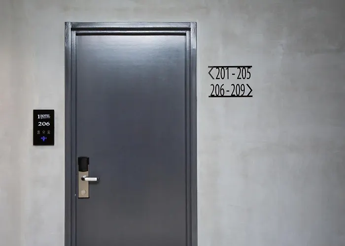 1 Hotel Signature