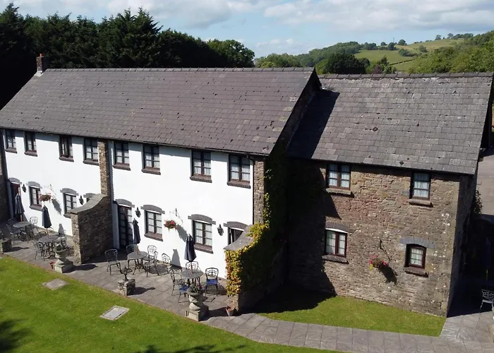 The Greyhound Inn And Hotel