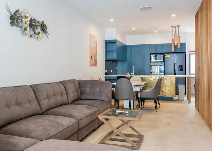 Westend 3 Bedroom Split Level Townhouse Next To River