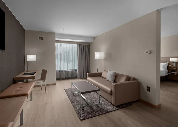 Ac Hotel By Marriott Lansing University Area