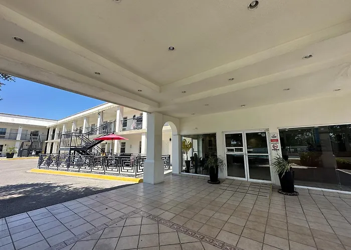 Hotel Quinta San Carlos Inn