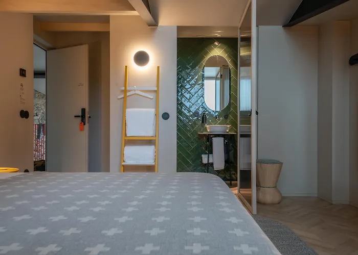 Sutrooms