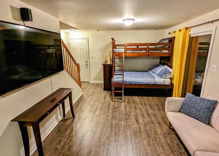 Mountain Getaway - 7 Beds, 2 King - Large Common Area