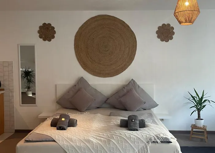 Kingsize Bett BOHO Apartment mit Tiefgarage nähe Salzburg