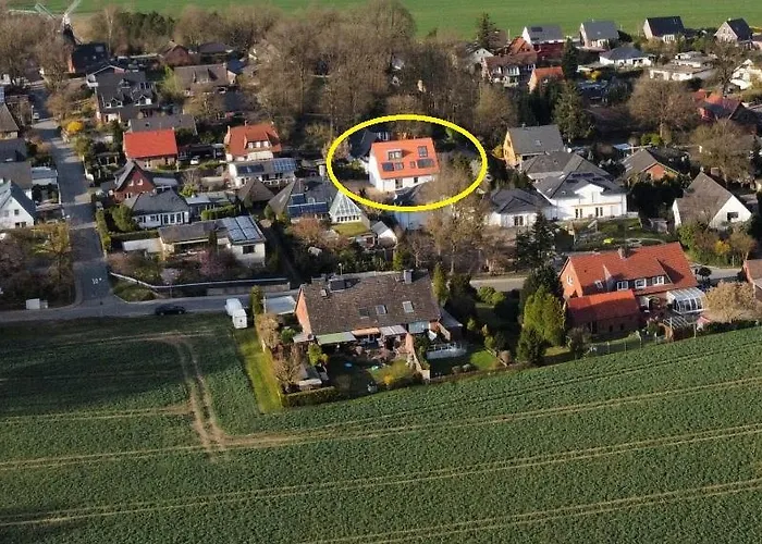 Helle, großzügige Ferienwohnung für 2 - 3 Personen mit Parkplatz + E-Ladestation in Buchholz, Nordheide
