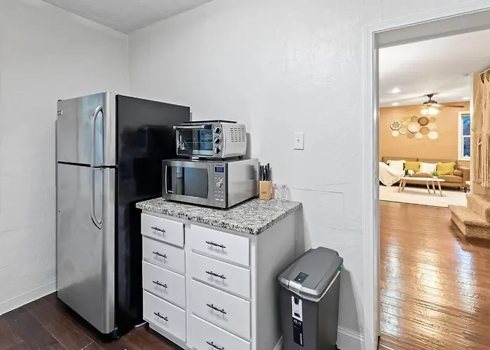 Cozy Buckhead Suite - Great Area, Free Easy Parking, Near Shops And Restaurants