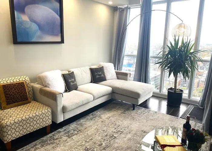 Tvhr - Luxury Condos In Heart Of Downtown With Breakfast