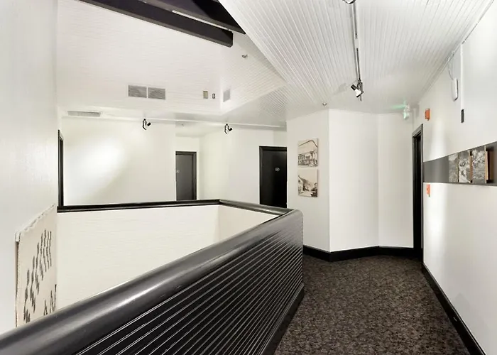 Independence Square 304, Stylish Hotel Room With Downtown Views & Great Location