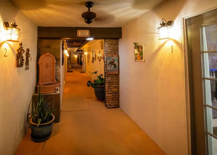 Old Ranch Inn - Adults Only 21 & Up