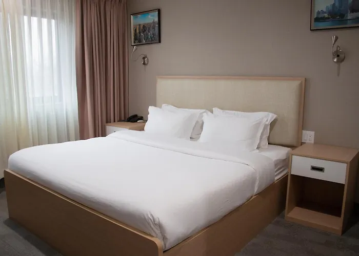 Lic Plaza Hotel