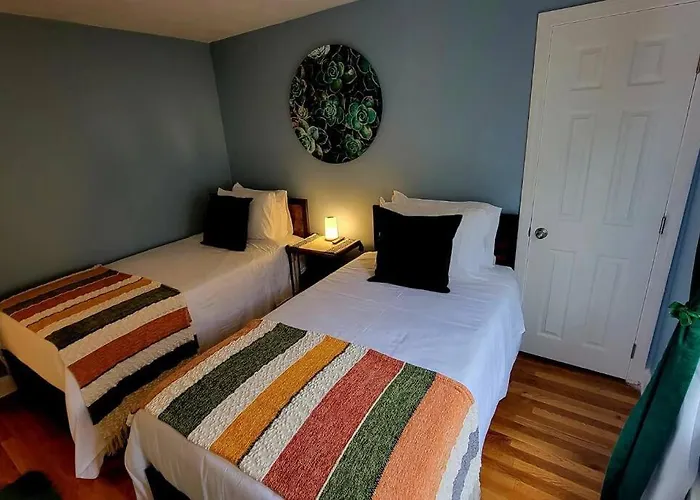 Unique & Peaceful Boston Home, Ideal For 2026 World Cup Visitor, Free Parking