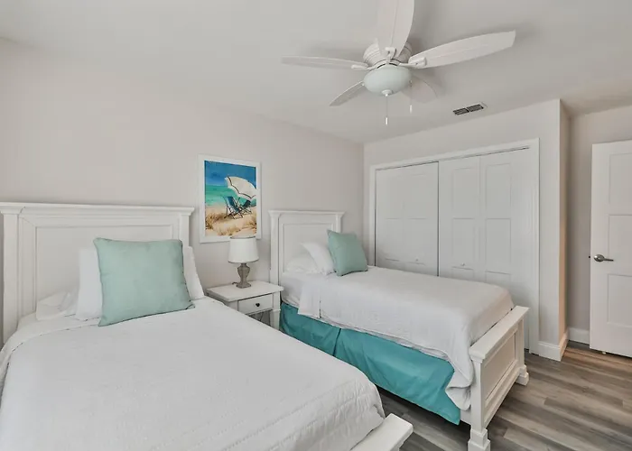 100 Steps To Beautiful Indian Rocks Beach, Oceanside, 2 Bedroom Updated Condo