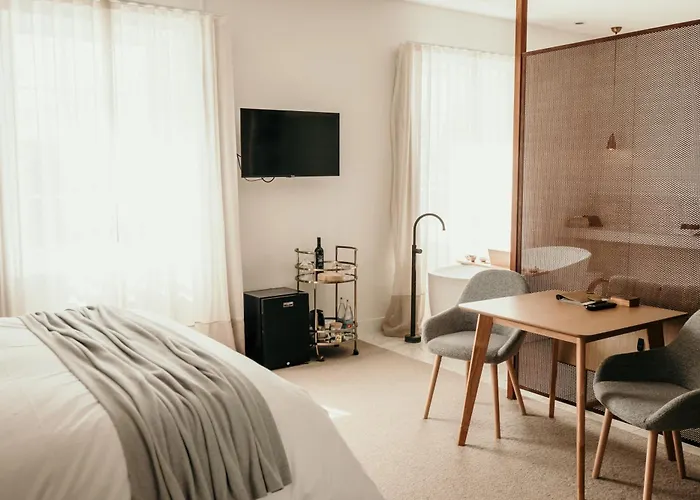 Oak & Anchor Hotel
