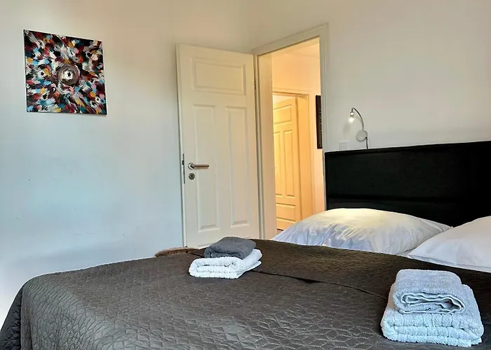 Modernes City-Apartment mit Blick in den Park und 2 Bäder H9