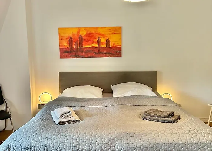 Modernes City-Apartment mit Blick in den Park und 2 Bäder H9