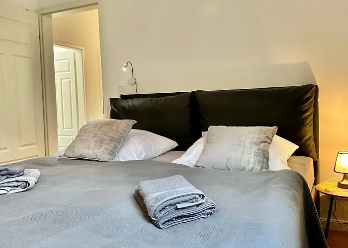 Modernes City-Apartment mit Blick in den Park und 2 Bäder H9