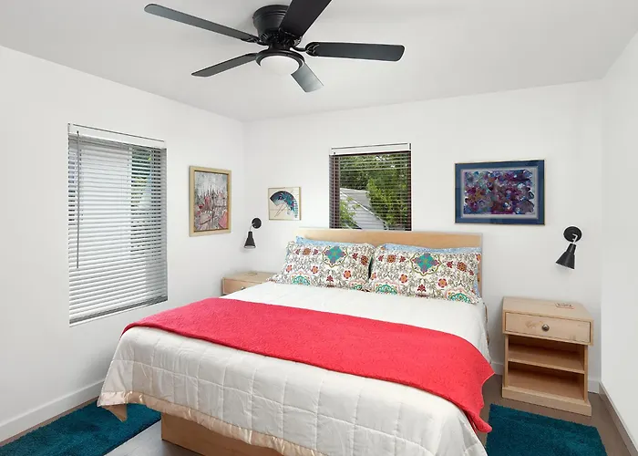 Folly Vacation Great Location, Super Cute & Spacious Apt B