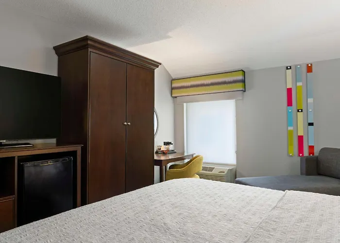 Hampton Inn & Suites Newport News-Airport - Oyster Point Area