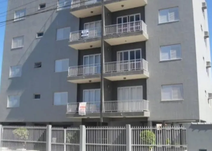 Apartamento na Praia da Enseada, 100 mt praia