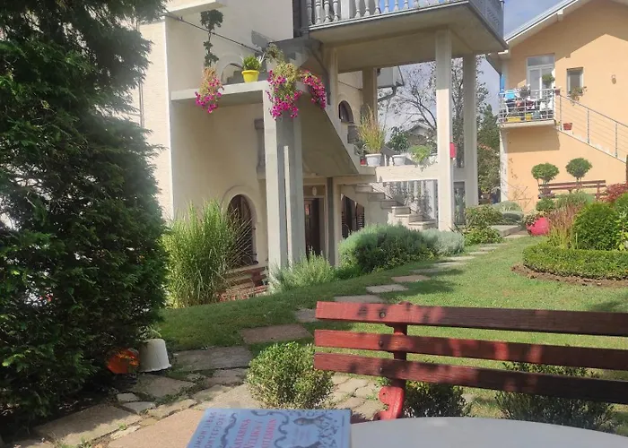 Andrea Airport Apartments