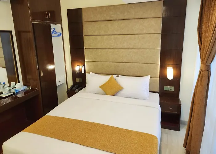 White Park Hotel & Suites